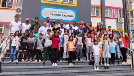 Döşemealtı Yeniköy İlkokulu Kermes ve Çocuk Oyunları Etkinliği Düzenledi